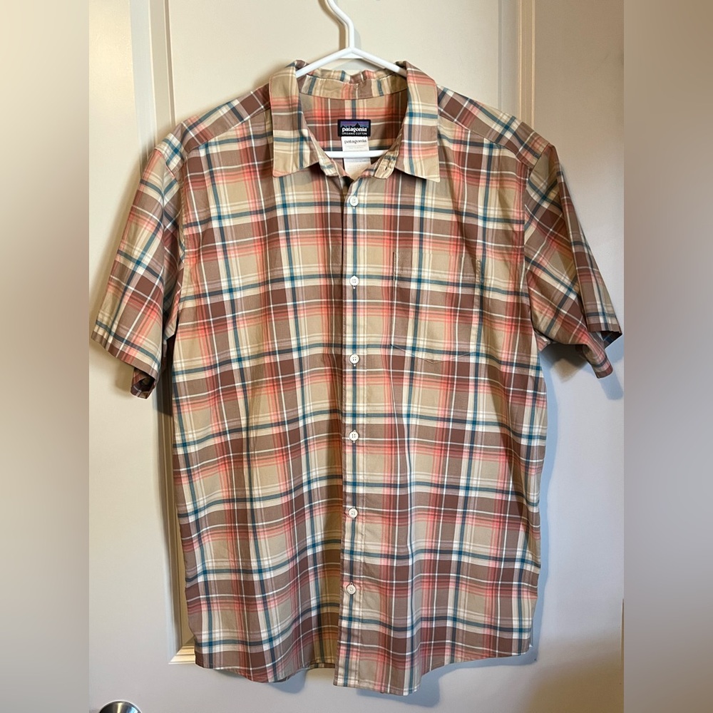 Patagonia Men’s Medium Short Sleeve Button Down Shirt